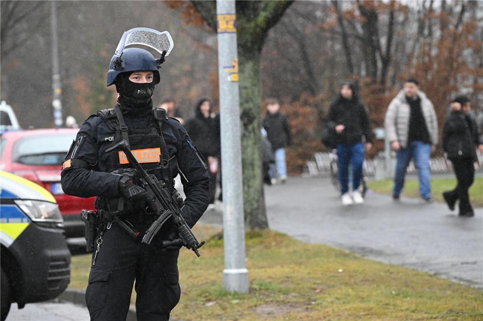 Die Polizei hat das Gelände abgesucht.Julian Stratenschulte/dpa