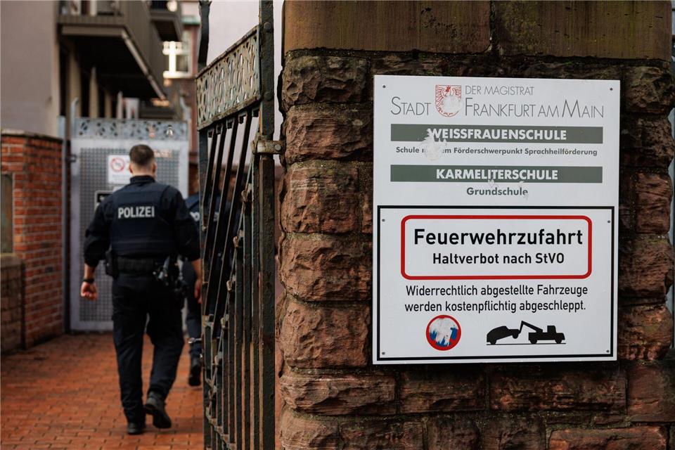 Die Polizei hat das Schulgelände mehrfach durchsucht.Hannes P. Albert/dpa