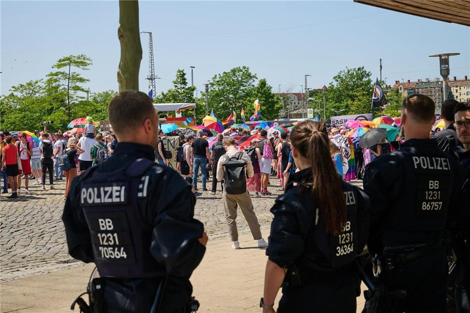Die Polizei hat den Schutz für die Veranstaltung erhöht.Annette Riedl/dpa