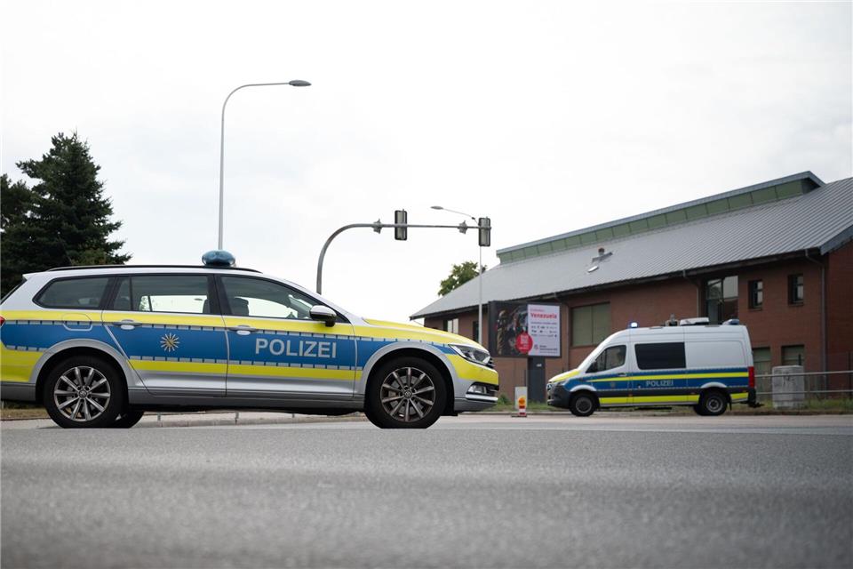 Die Polizei hat den Sperrkreis abgesperrt.Katharina Kausche/dpa