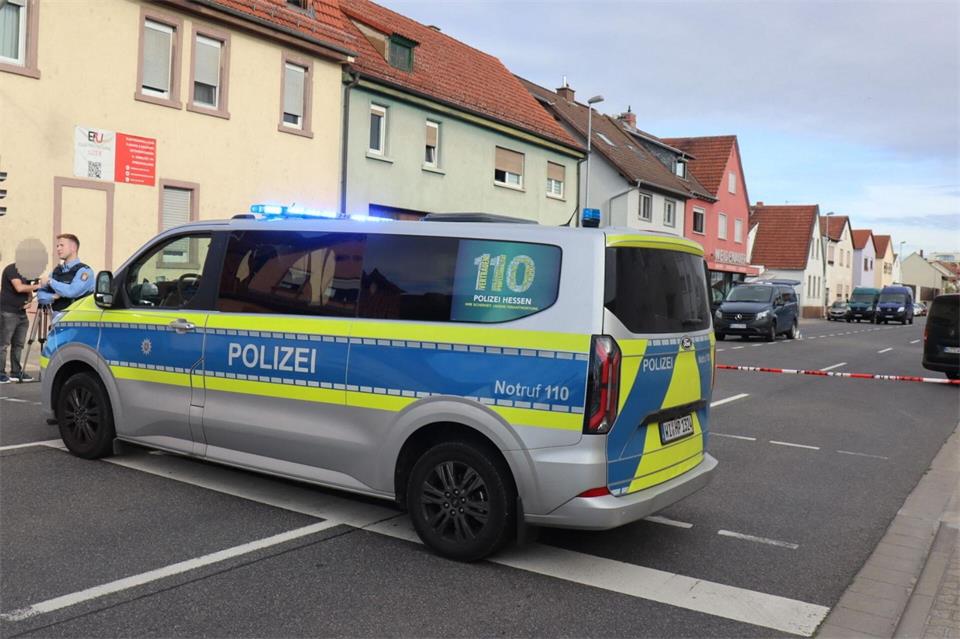Die Polizei hat den Tatort weiträumig abgesperrt.René Priebe/dpa