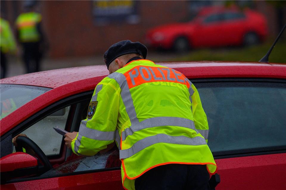 Die Polizei hat in Sachsen-Anhalt eine dreitägige Kontrollaktion im Straßenverkehr durchgeführt. (Archivbild) Klaus-Dietmar Gabbert/dpa