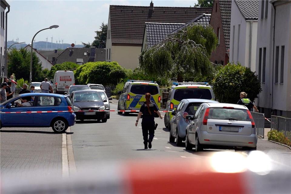 Die Polizei hat umfangreiche Fahndungs- und Ermittlungsmaßnahmen eingeleitet, hieß es in einer Mitteilung nach dem Vorfall. Max Lametz/dpa