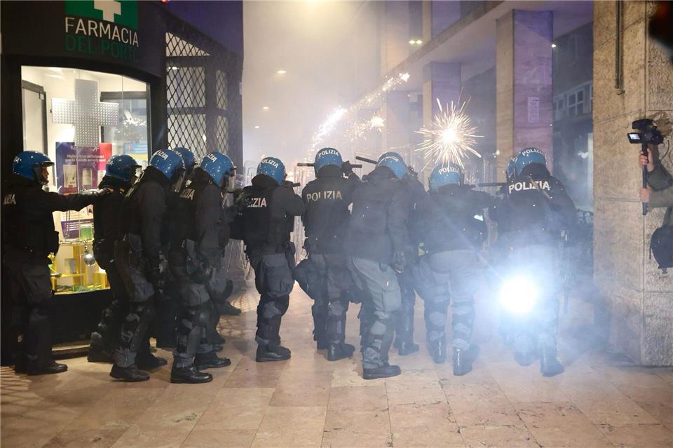 Die Polizei in Bologna war gegen Demonstranten im Einsatz.Guido Calamosca/LaPresse/dpa