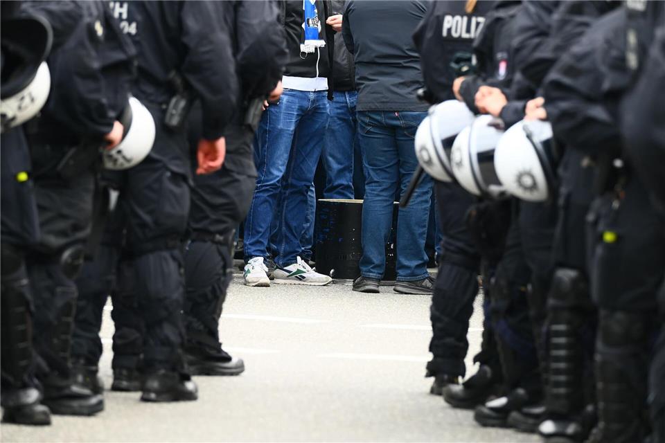 Die Polizei in Hamburg bereitet sich auf das Nordderby zwischen dem Hamburger SV und Werder Bremen vor. (Archiv)---/dpa
