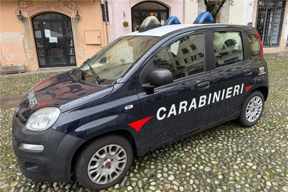 Die Polizei in Italien ermittelt in einem ungewöhnlichen Betrugsfall: Eine Frau soll den Tod der Tochter vorgetäuscht haben. (Symbolbild)Robert Messer/dpa