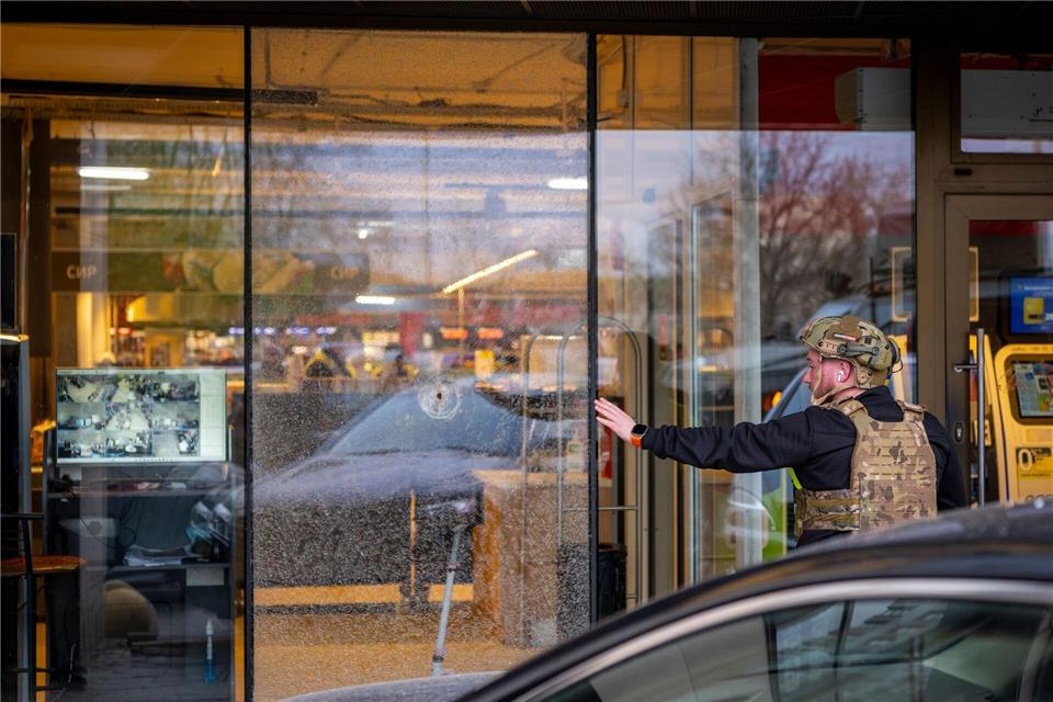 Die Polizei in Kiew hat den Täter, der mindestens sechs Menschen getötet haben soll, erschossen. Dan Bashakov/AP/dpa