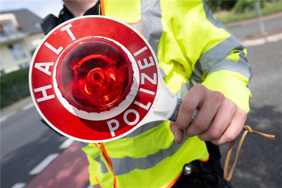 Die Polizei in Mecklenburg-Vorpommern setzt kleine, flexible Teams im Rahmen der „Speedweek“ ein. (Symbolbild)Boris Roessler/dpa