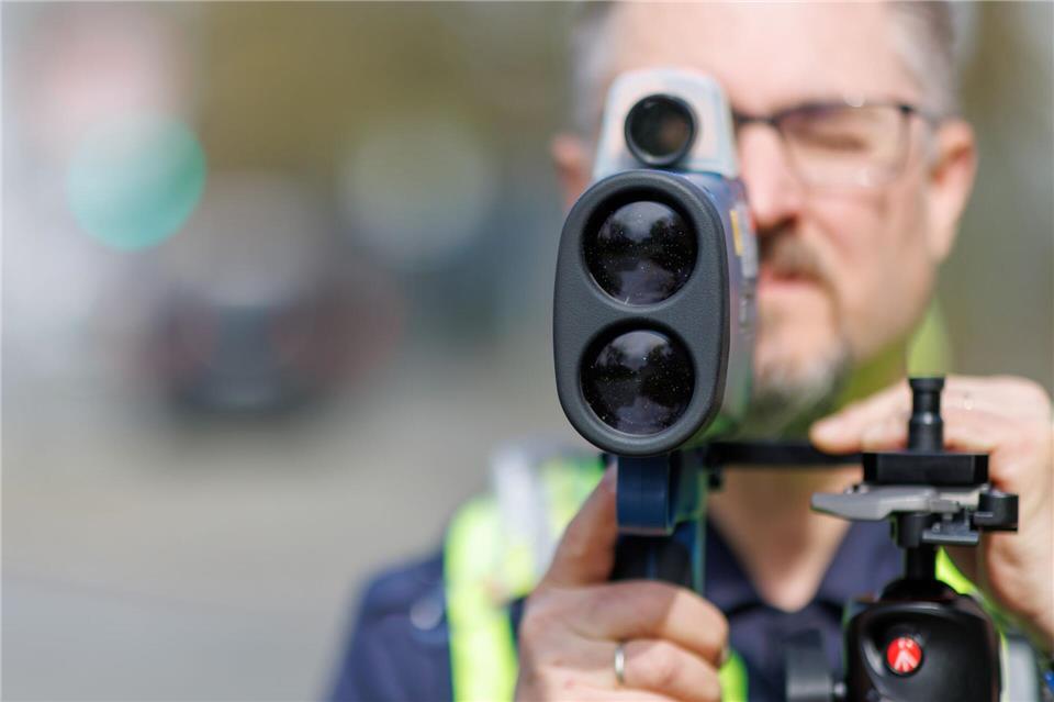 Die Polizei in NRW nimmt Lasermessgeräte vom Typ „TruSpeed“ wieder in Betrieb. (Archivfoto)Daniel Karmann/dpa