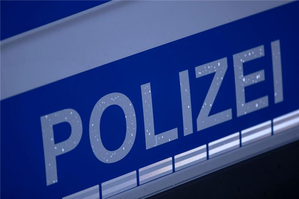 Die Polizei in Neubrandenburg sucht nach einer verschwundenen 15-jährigen Jugendlichen. (Symbolbild)Jens Büttner/dpa-Zentralbild/dpa