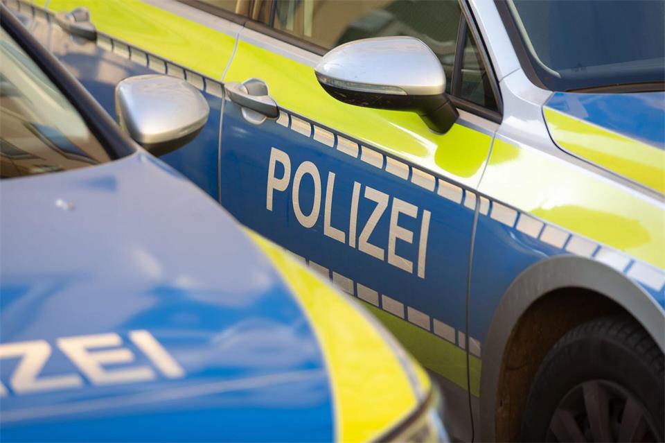 Die Polizei in Niedersachsen verfügt über rund 4.200 Fahrzeuge. (Archivbild)Friso Gentsch/dpa