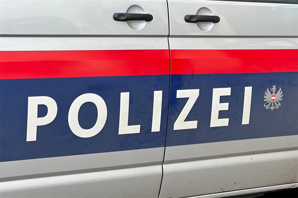 Die Polizei in Österreich informierte über einen tödlichen Bergunfall. (Symbolbild)Matthias Röder/dpa