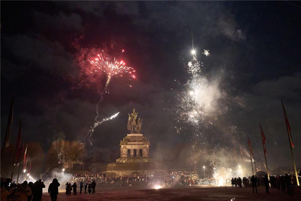 Die Polizei in Rheinland-Pfalz zieht eine überwiegend positive Bilanz der Silvesternacht. Thomas Frey/dpa