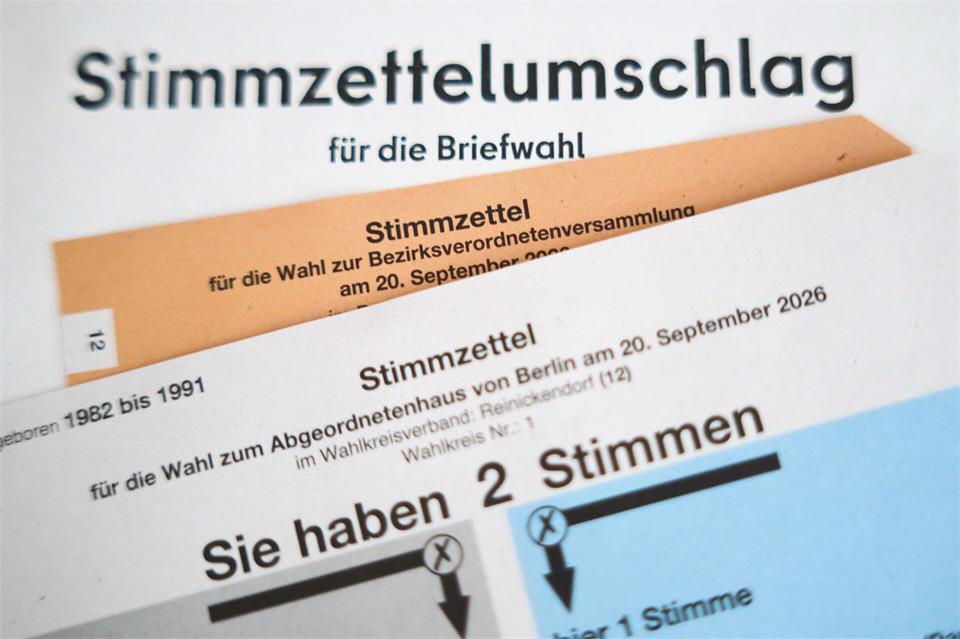 Die Polizei ist am Wahltag mit rund 1.100 zusätzlichen Beamtinnen und Beamten in Berlin im Einsatz. (Symbolbild) Sebastian Gollnow/dpa