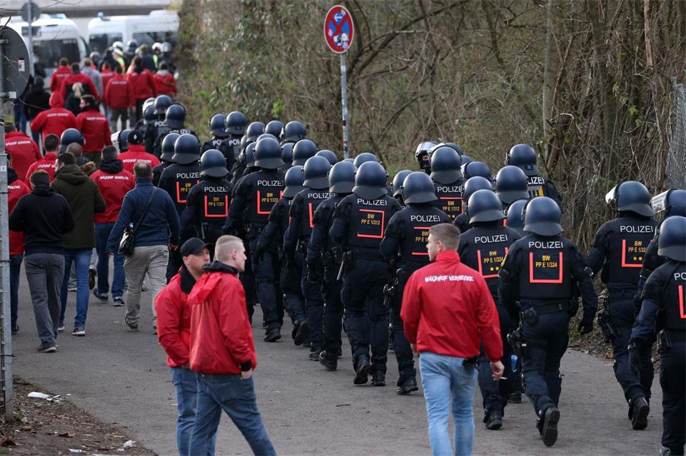 Die Polizei ist beim Derby besonders gefordert.Michael Deines/dpa