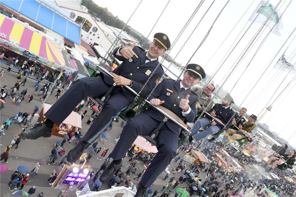 Die Polizei ist mit der „Wiesnwache“ und zahlreichen Einsatzkräften auf dem Oktoberfest präsent. (Symbolbild)Felix Hörhager/dpa