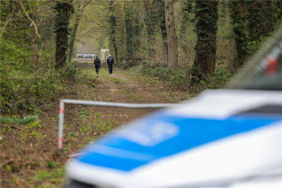 Die Polizei ist vor allem um die Hauptzufahrt präsent.Christoph Reichwein/dpa
