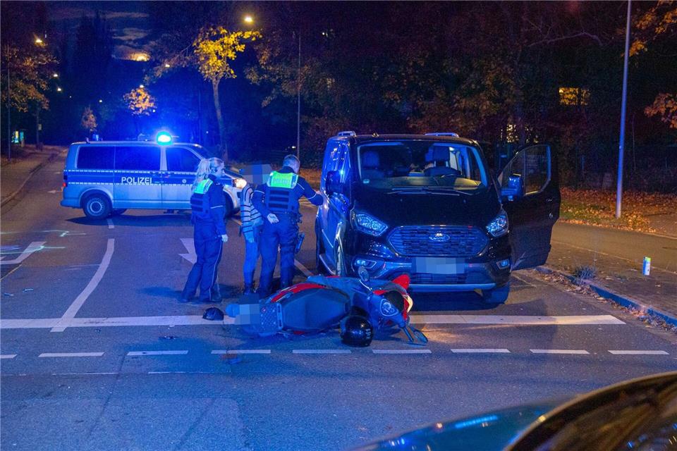 Die Polizei kassierte die Autos der beiden jungen Männer ein, ihre Handys und Führerscheine gleich dazu.Alexander Forstreuter/Alexander Forstreuter  /dpa