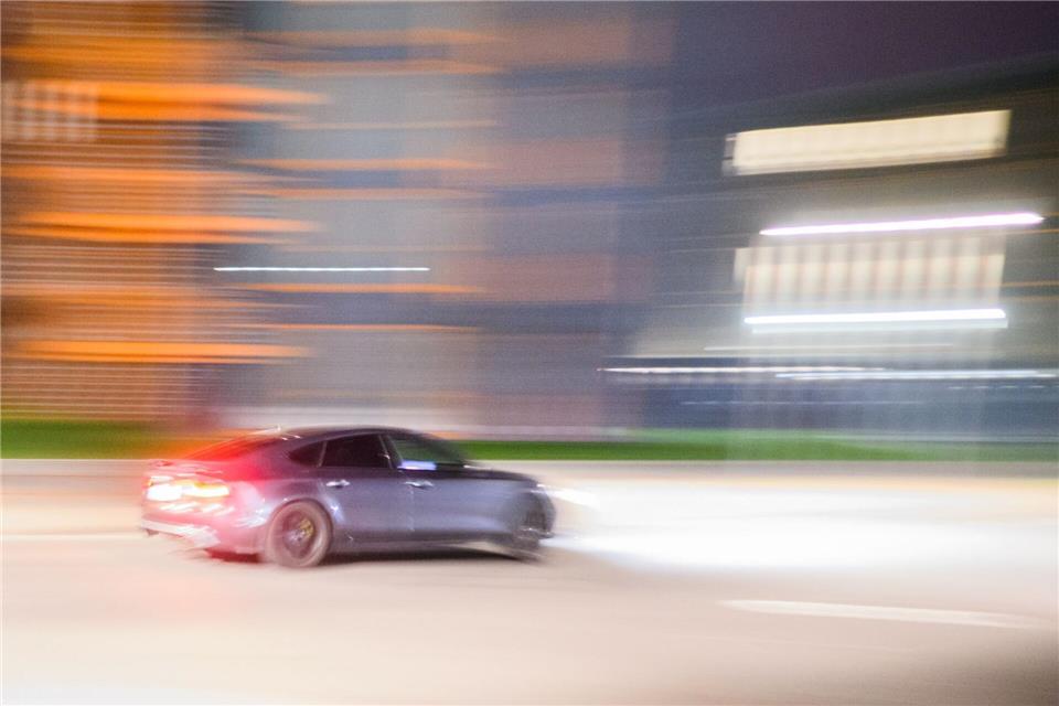 Polizei stoppt Raser mit Tempo 130 in Trierer Innenstadt Die Polizei kontrolliert zum Saisonende der Tuning-Szene in Trier und Schweich. (Symbolbild)Julian Stratenschulte/dpa