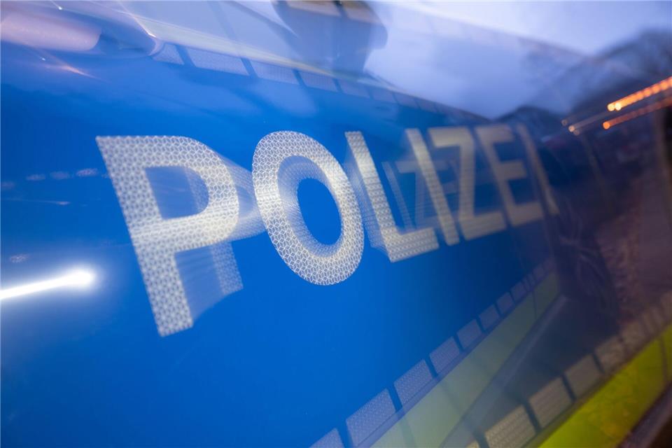 Die Polizei leitete ein Verfahren wegen des Verdachts der Bedrohung und des Hausfriedensbruchs ein. (Symbolbild)Marijan Murat/dpa
