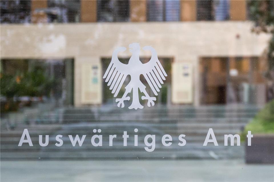 Die Polizei meldet eine Farbattacke auf das Auswärtige Amt und fünf Festnahmen. (Symbolbild)Christophe Gateau/dpa