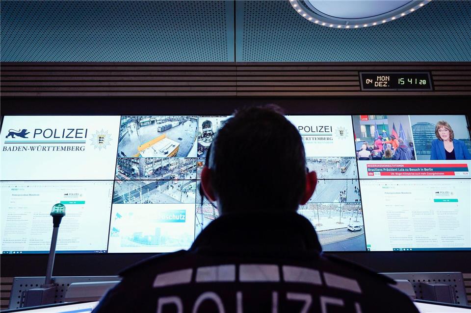Die Polizei muss mit immer größeren Datenmengen umgehen. Uwe Anspach/dpa