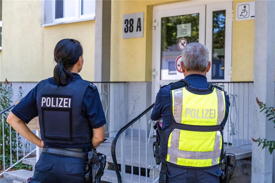 Die Polizei muss nach einem Angriff auf eine Jugendamts-Mitarbeiterin in Finsterwalde ausrücken. Frank Hammerschmidt/dpa
