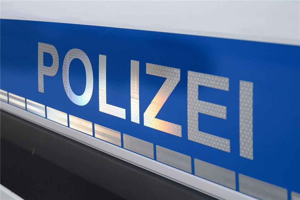 Die Polizei nahm dem Fahrer den Führerschein ab. (Symbolbild)Daniel Vogl/dpa