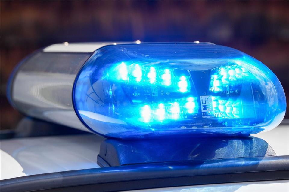 Die Polizei rückte zu dem Unfallort aus. (Symbolbild)Soeren Stache/dpa