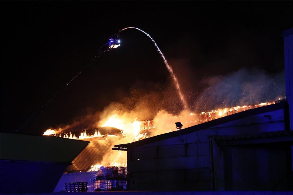 Die Polizei schätzt den Schaden auf mehrere Millionen Euro.Ralf Hettler/dpa