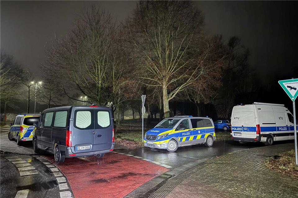 Die Polizei schließt ein Tötungsdelikt nicht aus.Vincent Kempf/dpa