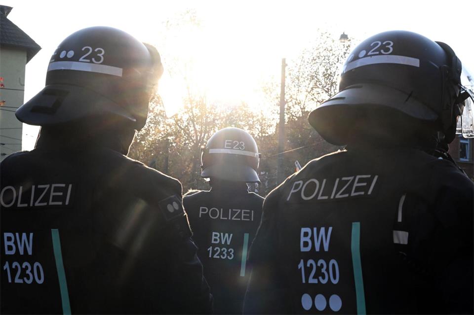 Die Polizei sieht sich vorbereitet für die Demonstration am Samstag. (Illustration)Uli Deck/dpa