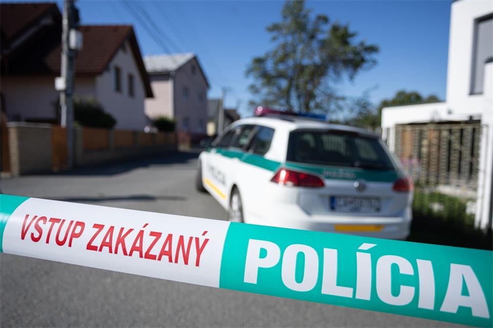 Die Polizei sperrte das Gebiet weiträumig ab.Daniel Stehlík/TASR/dpa