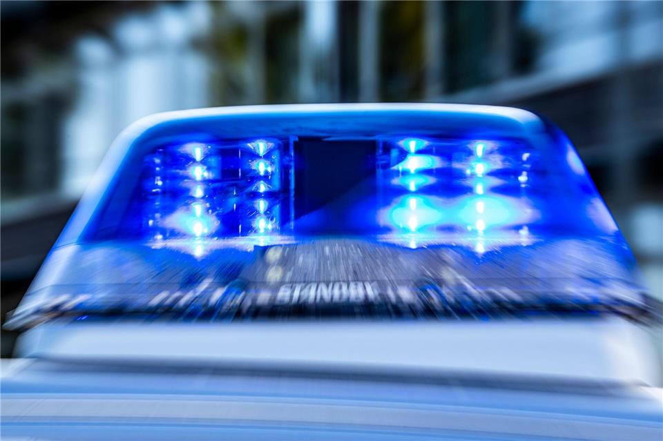 Die Polizei sperrte die Autobahn 3. (Symbolbild)David Inderlied/dpa