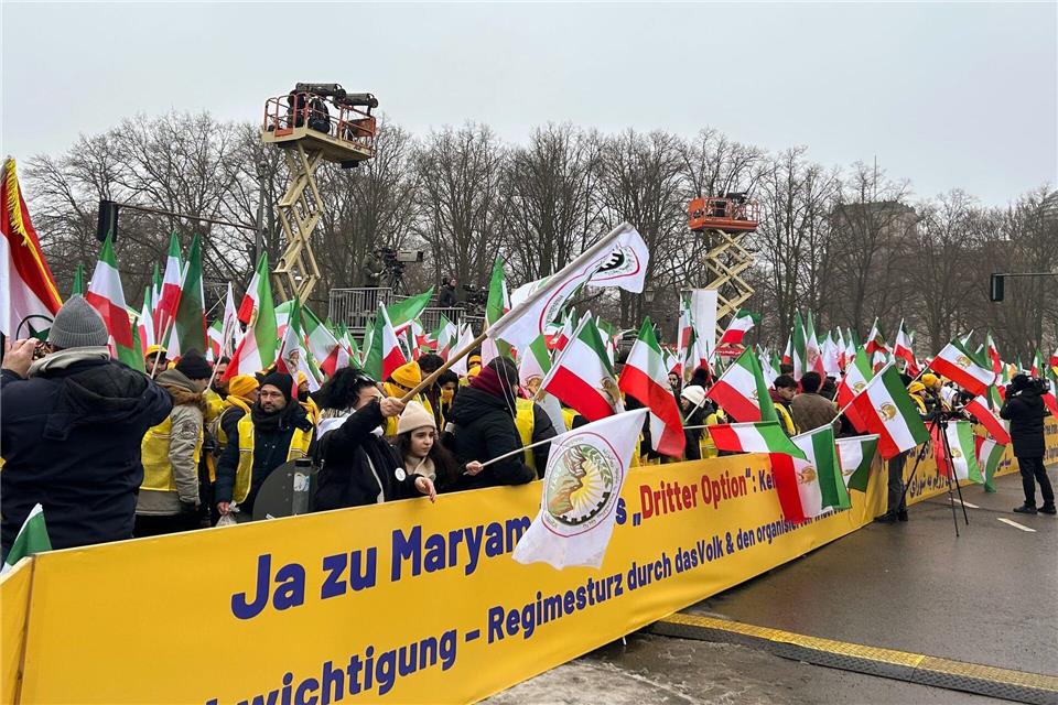 Die Polizei spricht von einem friedlichen Verlauf.Ole Rockrohr/dpa