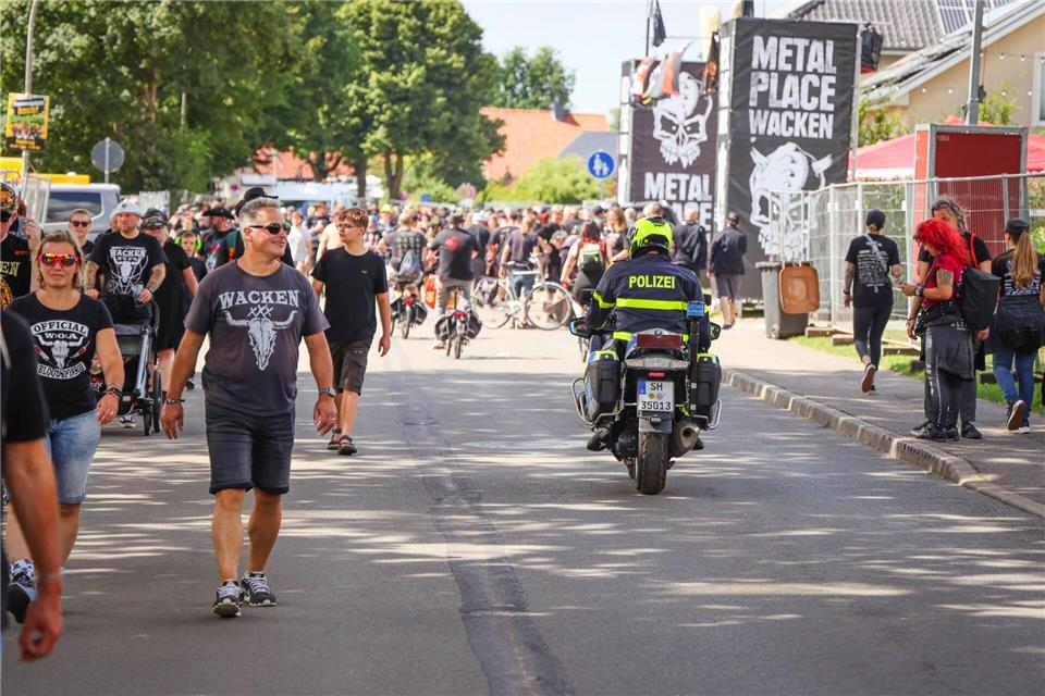 Die Polizei spricht von einem moderaten Einsatzgeschehen in Wacken. (Symbolbild)Frank Molter/dpa
