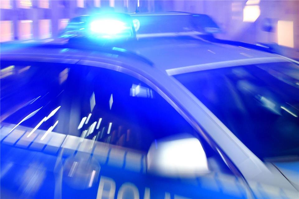 Die Polizei stoppte den Mann gemeinsam mit seinem Arbeitgeber. (Symbolbild)Carsten Rehder/dpa