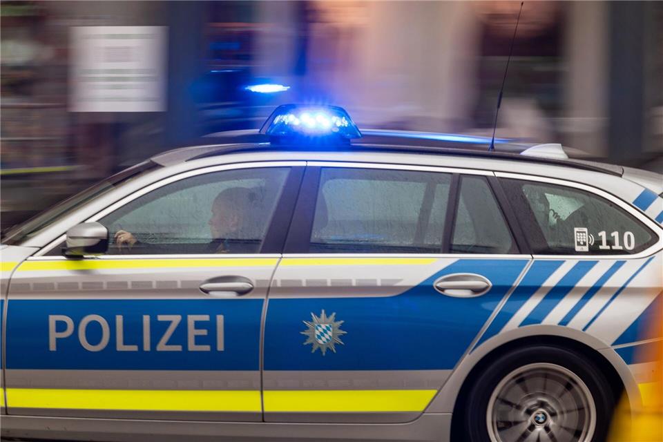 Die Polizei stoppte die Weiterfahrt des Betrunkenen. (Symbolbild)Peter Kneffel/dpa