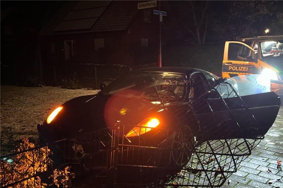 Räuber bauen in Bahnhof Reken Unfall mit gestohlenem Ferrari Die Polizei sucht Zeugen für einen Raub in Bahnhof Reken.