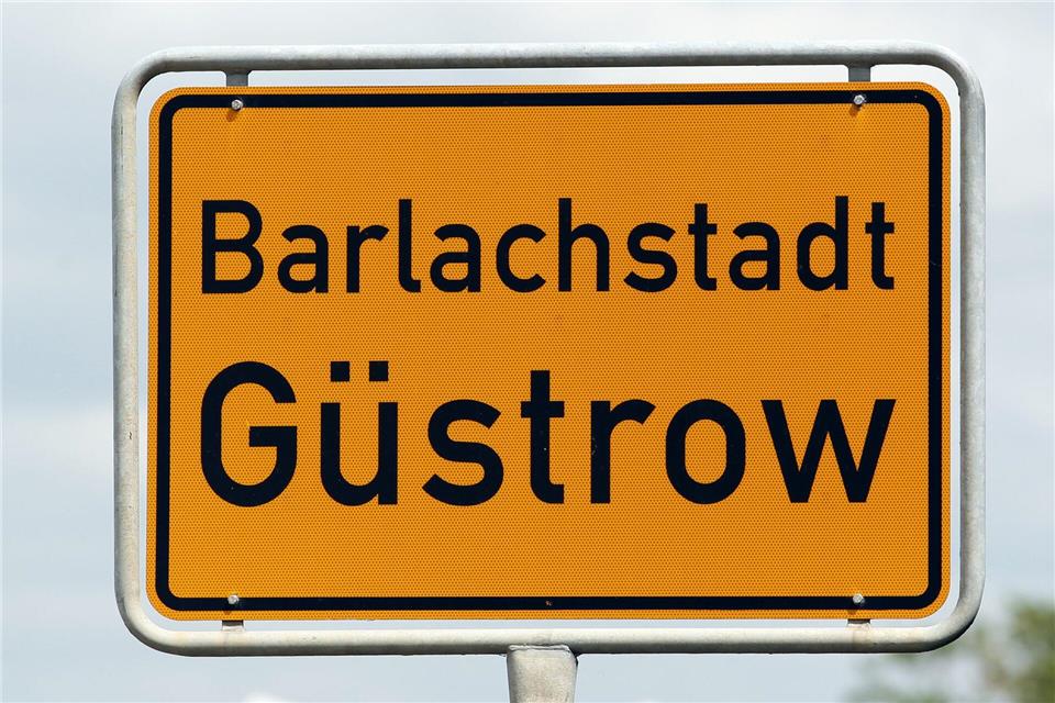 Die Polizei sucht nach einem Jungen aus Güstrow. (Symbolbild)picture alliance / ZB