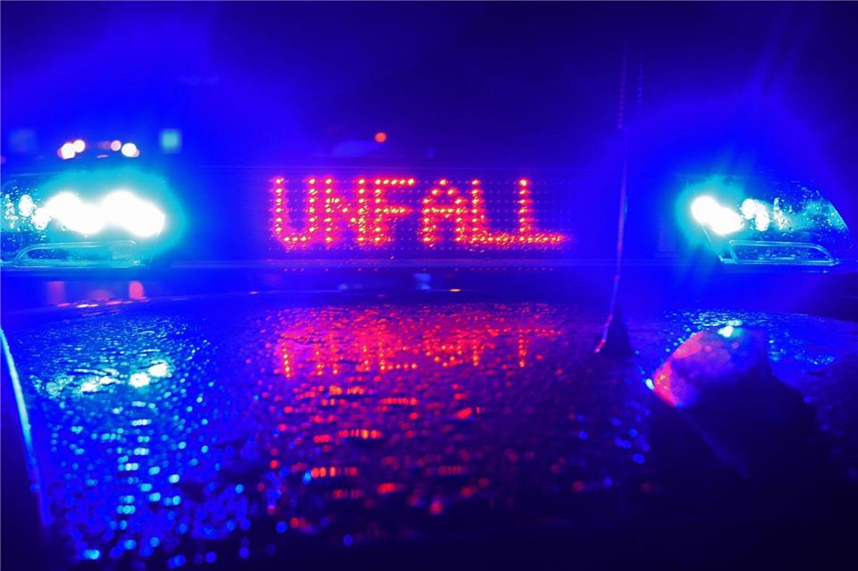 Die Polizei sucht nun Zeugen, die Angaben zum Unfallhergang oder zu der E-Scooter-Fahrerin machen können. (Symbolbild)Stefan Puchner/dpa