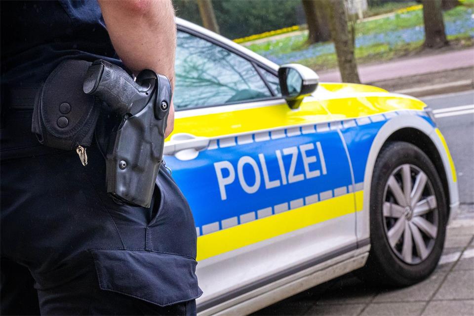 Die Polizei sucht nun nach Zeugen des Diebstahls in der Bremer Altstadt. (Symbolbild)Sina Schuldt/dpa