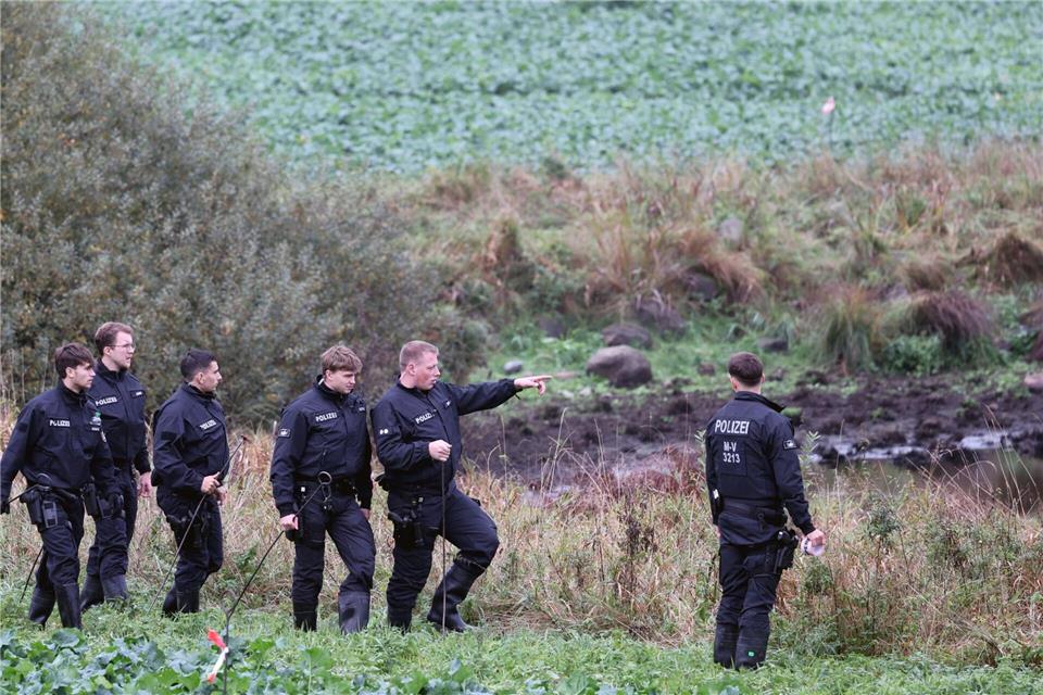 Die Polizei sucht weiter nach Hinweisen, die zur Aufklärung des gewaltsamen Todes eines Kindes führen.   Bernd Wüstneck/dpa