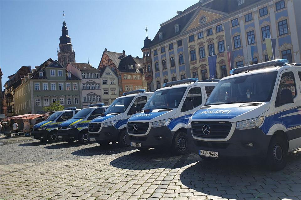 Die Polizei suchte am Dienstag in der Coburger Innenstadt nach Beweismitteln zur Tat. Pia Bayer/dpa