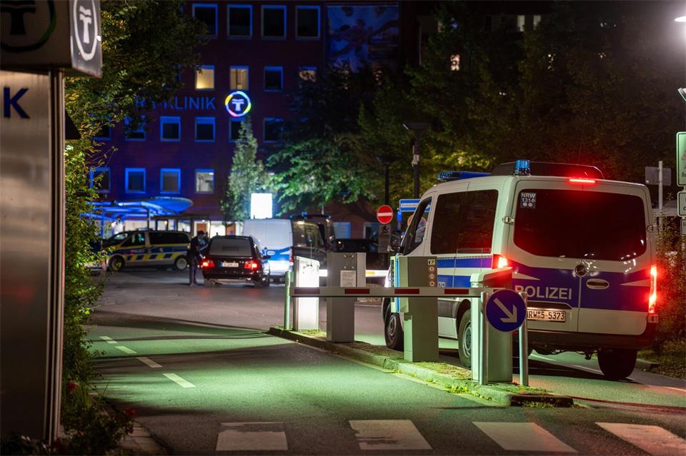 Die Polizei teilte zunächst nur mit, dass es ein versuchtes Tötungsdelikt gegeben habe.Max Lametz/dpa