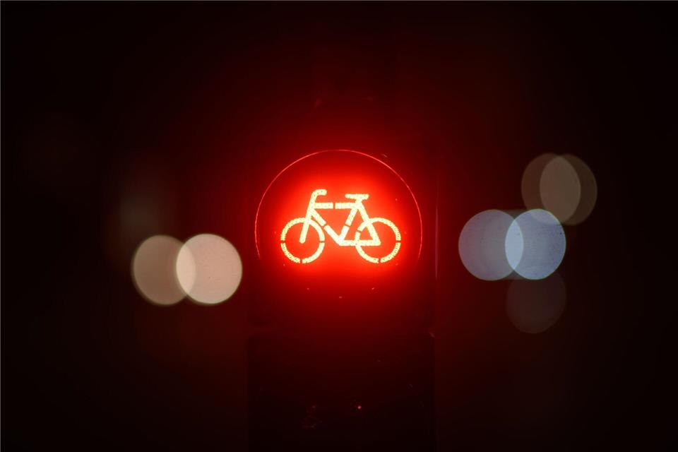 Die Polizei untersagte dem betrunkenen Fahrradfahrer die Weiterfahrt. (Symbolbild)Robert Michael/dpa