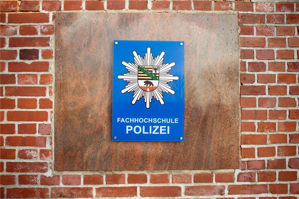 Die Polizei untersucht, ob bei einer Feier an der Hochschule rassistische Parolen gerufen wurden. (Archivbild)Klaus-Dietmar Gabbert/dpa-Zentralbild/dpa