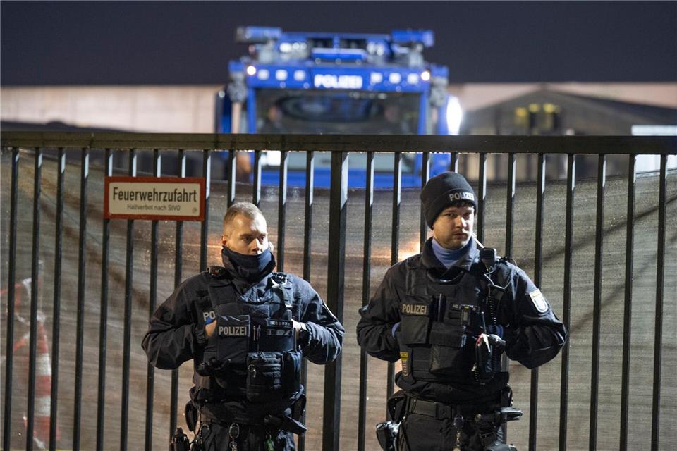 Die Polizei wappnete sich mit einem Großaufgebot für die Proteste.Boris Roessler/dpa