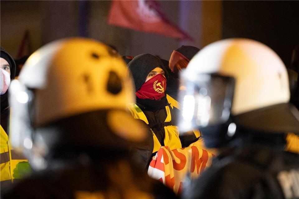 Die Polizei wappnete sich mit einem Großaufgebot für die massiven Proteste.Lando Hass/dpa