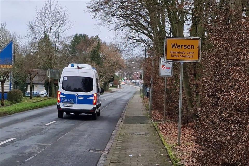 Die Polizei war an einer Berufsschule im Norden Nordrhein-Westfalens an der Grenze zu Niedersachsen im Einsatz.Michael Neumann/dpa